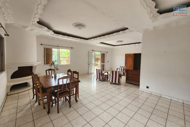 Vente Maison / Villa ANTANANARIVO (TANANARIVE) – photo 7 sur 19 – Pièce de vie spacieuse