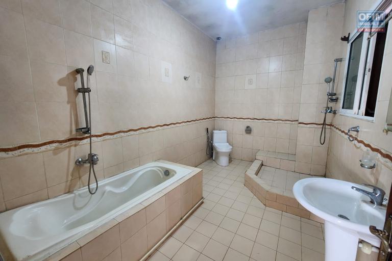 Vente Maison / Villa ANTANANARIVO (TANANARIVE) – photo 10 sur 19 – Salle de bains
