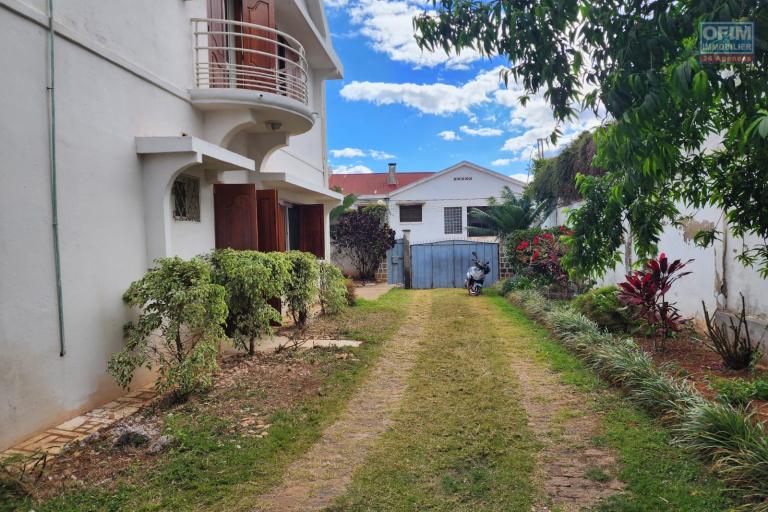 Vente Maison / Villa ANTANANARIVO (TANANARIVE) – photo 16 sur 19 – Jardin arboré