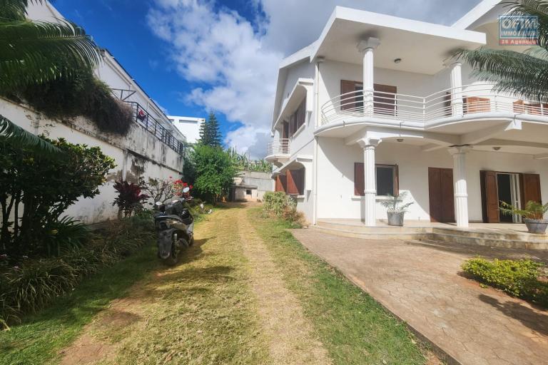 Vente Maison / Villa ANTANANARIVO (TANANARIVE) – photo 17 sur 19 – Façade