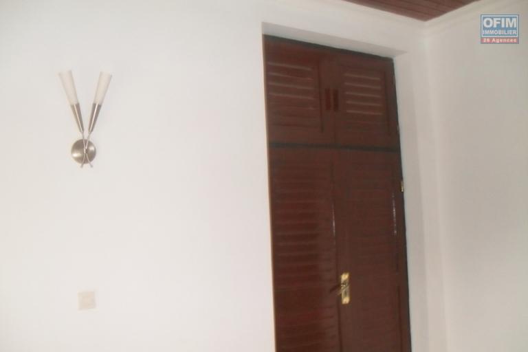 A louer une villa F5 qui se trouve à 5min de l'université d'Ankatso