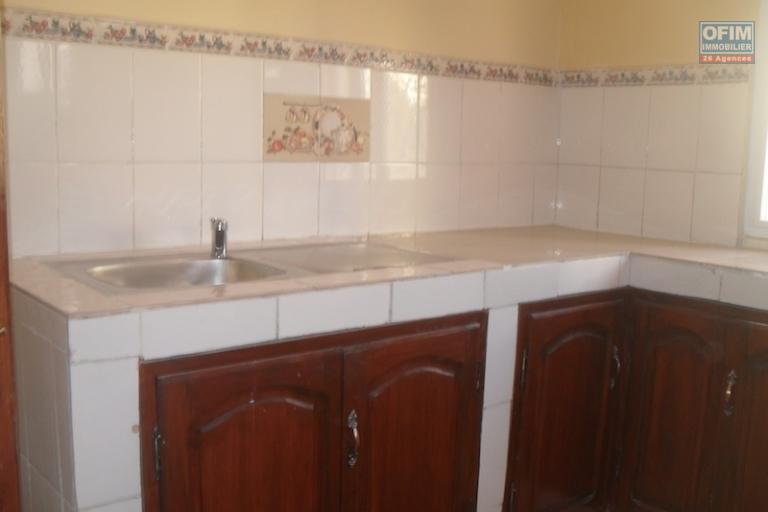 A louer une villa neuve F5 idéale pour habitation ou pour bureau sise à Ambohibao