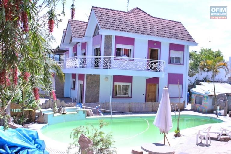 A louer un appartement  meublé T4 avec piscine dans un quartier calme à Ankerana