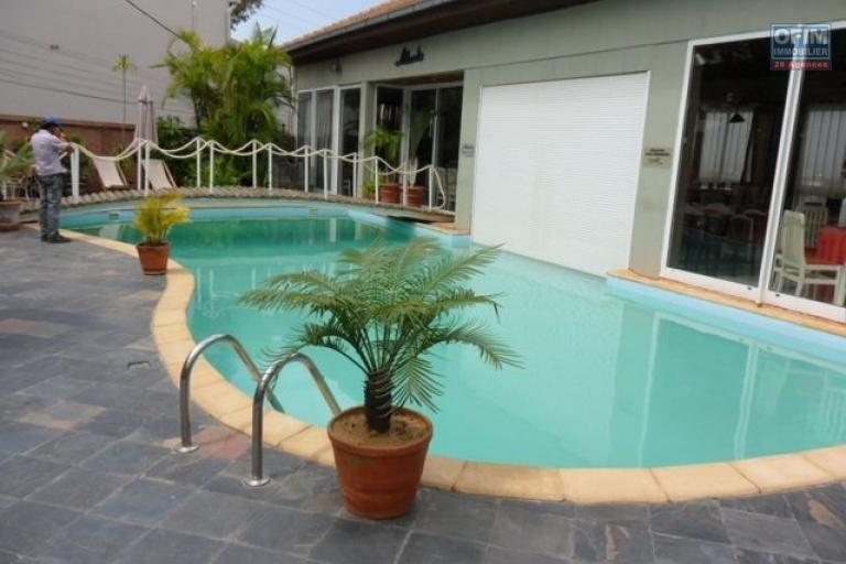 A vendre magnifique avec une vue panoramique  appartement T4  proche du Lycée français de Tananarive - piscine