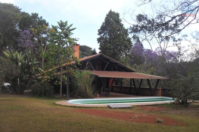 A louer u ne villa F5 avec piscine située dans une résidence bien sécurisée à Ankadikely Ilafy