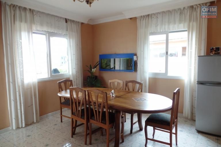 A louer une grande et belle villa F7 avec piscine à débordement située à Ambohitrarahaba