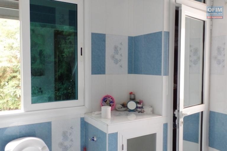 A louer une grande et belle villa F7 avec piscine à débordement située à Androhibe Ambohitrarahaba