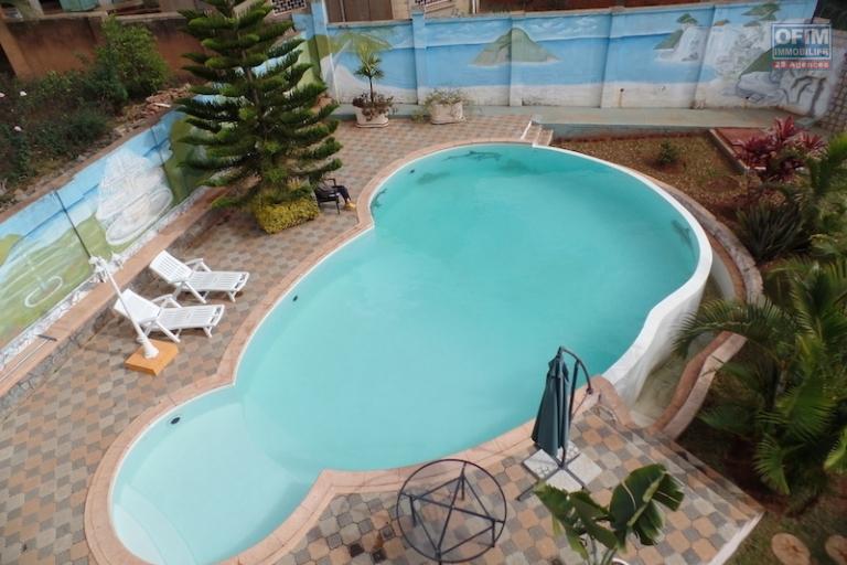 A louer une grande et belle villa F7 avec piscine à débordement située à Ambohitrarahaba (NON DISPONIBLE)