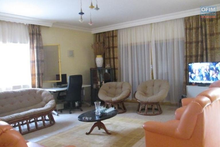A vendre, une villa F4 à étage sur 373 m2 de terrain à Andoharanofotsy - Antananarivo
