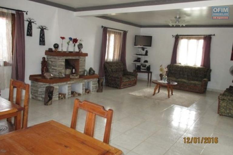 A  louer une villa F6 meublée à étage, facile d'accès et proche de toutes commodités à Imerinafovoany - Atanananarivo