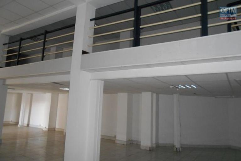 A louer un local de 200m2 avec mezzanine à Tsaralalana Antananarivo