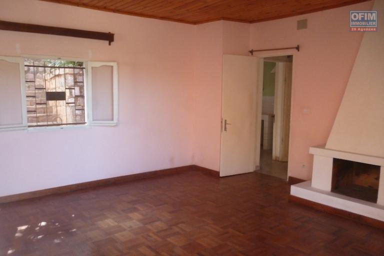 A louer une villa basse F4 bien sécurisée située à Ambohibao près Bianco (NON DISPONIBLE)
