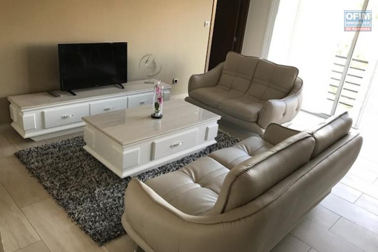 Location meublée Appartement ANTANANARIVO (TANANARIVE) – photo 2 sur 10 – Salon