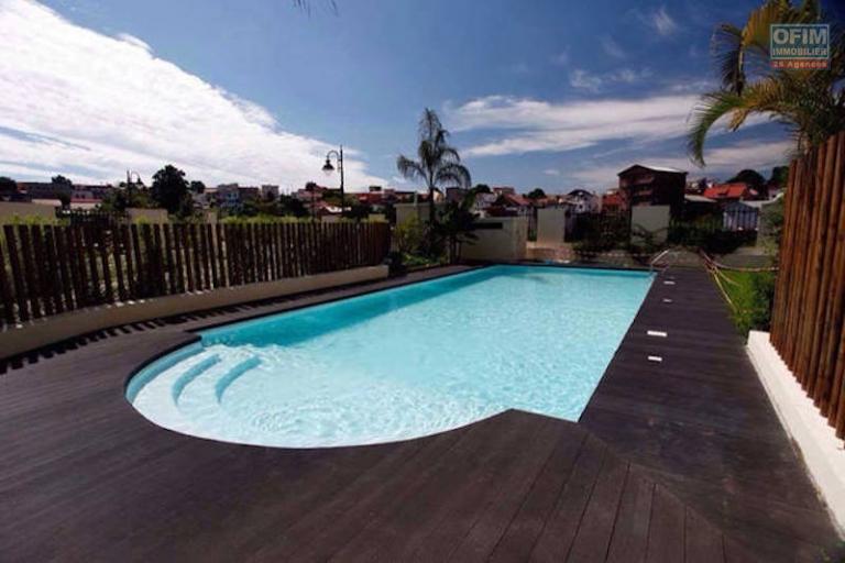 Location meublée Appartement ANTANANARIVO (TANANARIVE) – photo 8 sur 10 – Piscine