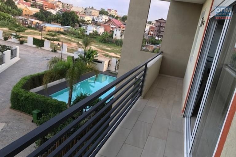 Location meublée Appartement ANTANANARIVO (TANANARIVE) – photo 10 sur 10 – Balcon