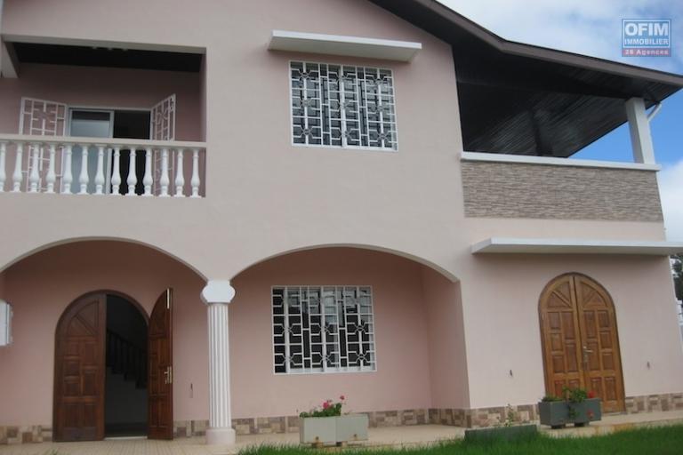 A louer une belle villa à étage type F5 dans une résidence sécurisée à Ambatobe (NON DISPONIBLE)
