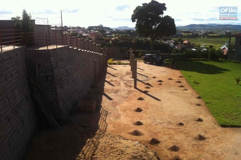 A VENDRE TERRAIN DE 1600 M2 à Ambohijanahary Ambohibao. Contact Mr Jacky +261 34 02 443 04