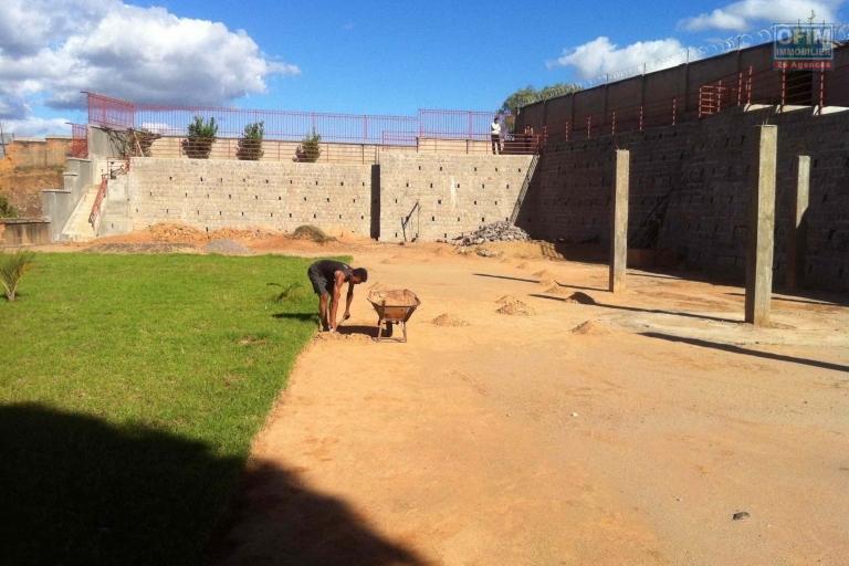 A VENDRE TERRAIN DE 1600 M2  &agrave; Ambohijanahary Ambohibao. Contact Mr Jacky