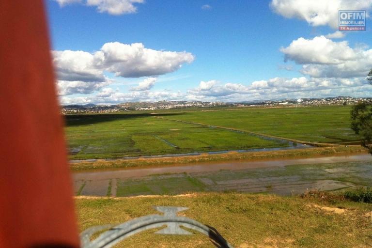 A VENDRE TERRAIN DE 1600 M2 à Ambohijanahary Ambohibao. Contact Mr Jacky +261 34 02 443 04