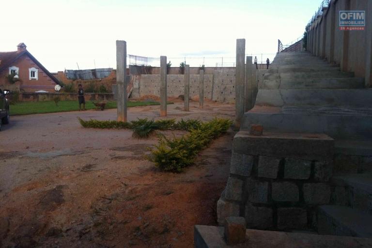 A VENDRE TERRAIN DE 1600 M2 à Ambohijanahary Ambohibao. Contact Mr Jacky +261 34 02 443 04