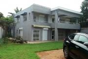 A louer une villa moderne à étage de type F6 se situe à Ambohijanahary Ambohibao à 5 mn de l'école primaire C française