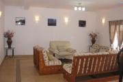 A louer une belle villa à étage  neuve et meublée de type F5 dans un quartier résidentiel à Talatamaty (Non disponible)