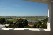 À vendre une villa à étage de type F5 avec piscine sur un grand terrain de 1776 m2 sise à Ambohijanahary Ambohibao