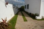 À vendre une villa à étage de type F5 avec piscine sur un grand terrain de 1776 m2 sise à Ambohijanahary Ambohibao