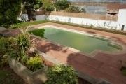 À vendre une villa à étage de type F5 avec piscine sur un grand terrain de 1776 m2 sise à Ambohijanahary Ambohibao