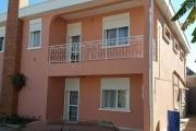 A louer une villa meubl&eacute;e &agrave; &eacute;tage de haut standing type F7 fra&icirc;chement construite au norme sise &agrave;  Ankadindravola &agrave; 5 mn de l'a&eacute;roport Ivato (NON DISPONIBLE)