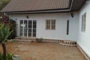 A louer une belle villa de type F5 dans une résidence sécurisée 7j/7/24h par une société de privée sise à Ambohibao à 3 mn de l'école primaire C française (NON DISPONIBLE)