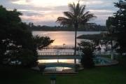 A louer une résidence prestigieuse de 41 pièces ,  verdoyante dans le quartier résidentiel d’Ambohibao, au bord du lac de avec piscine, avec une vue imprenable et à quelques minutes de l’aéroport. Idéale pour résidence des diplomates ou hôtellerie.