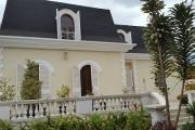 A louer une belle villa à étage de type F6 dans un quartier résidentiel à Antanetibe Ivato, à proximité de toutes les commodités et facile d'accès, 5 mn de l'aéroport (NON DISPONIBLE)