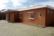 A louer une  jolie villa basse neuve F5 au bord de route à Ambohibao non loin de l’école primaire française C (NON DISPONIBLE)