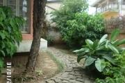 Villa à louer à Ambatobe au bord de route et quartier calme - sur le coté de la maison