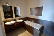  A vendre, villa  F5 en R+2, plus un T2 ind&eacute;pendant, le tout sur 610 m2  avec une belle vue sur la Haute ville Antananarivo