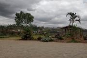 A vendre tr&egrave;s grande propri&eacute;t&eacute; de 8000 m2 au bord de la RN4( andakana). Contact Mr Jacky
