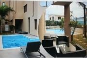 OFIM met en location des appartements T5 de plus de 200m2 dans une résidence calme et sécurisée H24 sur ambatobe à deux pas du lycée français - Piscine