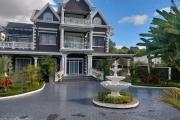 Vente grande villa F8 de standing avec piscine  dans une propri&eacute;t&eacute; de 4100M2. Contact Mr Jacky