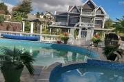 Vente grande villa F8 de standing avec piscine  dans une propri&eacute;t&eacute; de 4100M2. Contact Mr Jacky