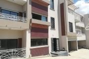 6 appartements T3 et un T6 disponibles en location à Ankerana dans une petite résidence nouvellement bâtie. Il est à 30min de la ville dans un quartier calme.