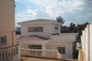 A louer une villa à étage F5 dans une résidence sécurisée proche de Shoprite à Talatamaty
