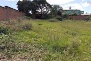 A vendre beau terrain entièrement clôturé de 2 000m2 en bord de route avec vue dégagée à Ambohibao