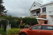 A louer une villa à étage de type F5 à proximité de toutes les commodités à deux pas du centre commercial SHOPRITTE sis à Ambohinambo Talatamaty (NON DISPONIBLE)