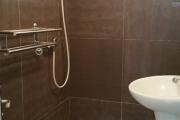 A louer un appartement de type F4 avec surface habitable de 110 m² dans un bâtiment récemment construit bord de route principale sis à Antanetibe Ivato à 5 minutes de l'aéroport (NON DISPONIBLE)