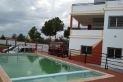 À louer une grande villa à étage de type F8 avec piscine non loin de l' aéroport international Ivato sis à Anosiala Ambohidratrimo