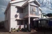 A louer une villa à étage F5 très facile d'accès proche du Polyclinique à Ambohitrarahaba