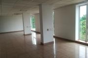 Des locaux de 82m2, 104m2, 302m2, 305 à Ivandry