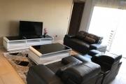 &Agrave; louer un appartement meubl&eacute; de haut standing type F3 dans un immeuble s&eacute;curis&eacute; avec ascenseur et piscine  sis &agrave; Androhibe Ivandry avec une vue d&eacute;gag&eacute;e sur le lac Marais Masay et non de l' &eacute;cole primaire fran&ccedil;ais D et Claire Fontaine. Contact Mr Jacky034