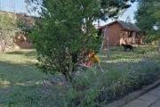 À louer une villa à étage semi-meublee de type F6 bâtie sur un terrain verdoyant de 1 300 m2 dans un quartier calme et résidentiel d'Anosiala Ambohidratrimo non loin de l'aéroport international Ivato